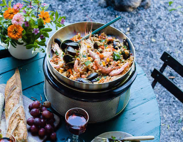 Tafel BBQ COBB paella in de wok
