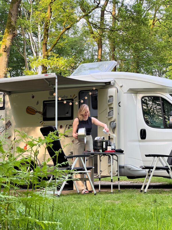 Koken bij de camper tijdens het kamperen