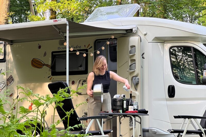 Koken bij de camper tijdens het kamperen