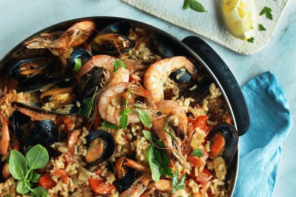 Paella in wok op de COBB BBQ
