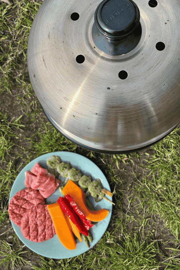 Camping BBQ hamburgers garnalen groente