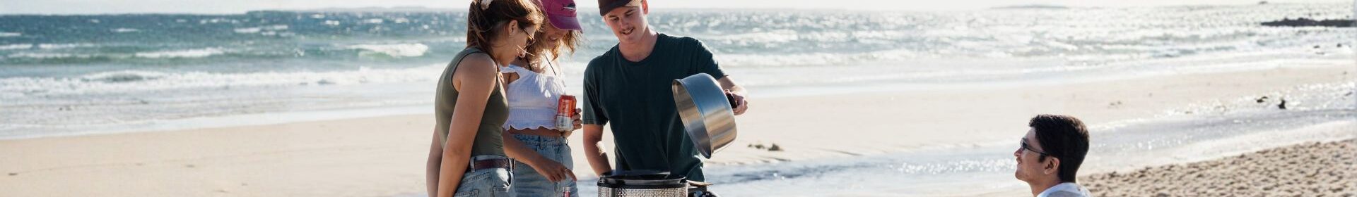 Vrienden op het strand met de COBB Pro Gas
