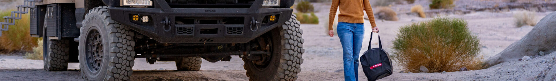 COBB in de draagtas bij auto